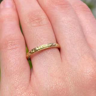 18ct Gold Orange Blossom Engraved 2.5mm Comfort Fit Court Wedding Ring - Size M