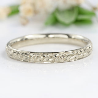 18ct White Gold Orange Blossom Engraved 2.5mm Comfort Fit Court Wedding Ring