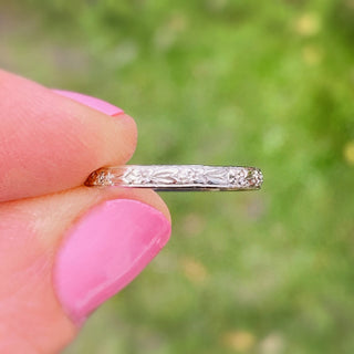 18ct White Gold Orange Blossom Engraved 2.5mm Comfort Fit Court Wedding Ring