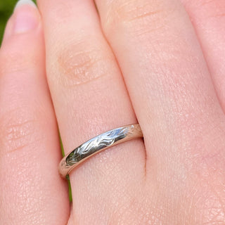 18ct White Gold Engraved Leaves 3mm Comfort Fit Court Wedding Ring