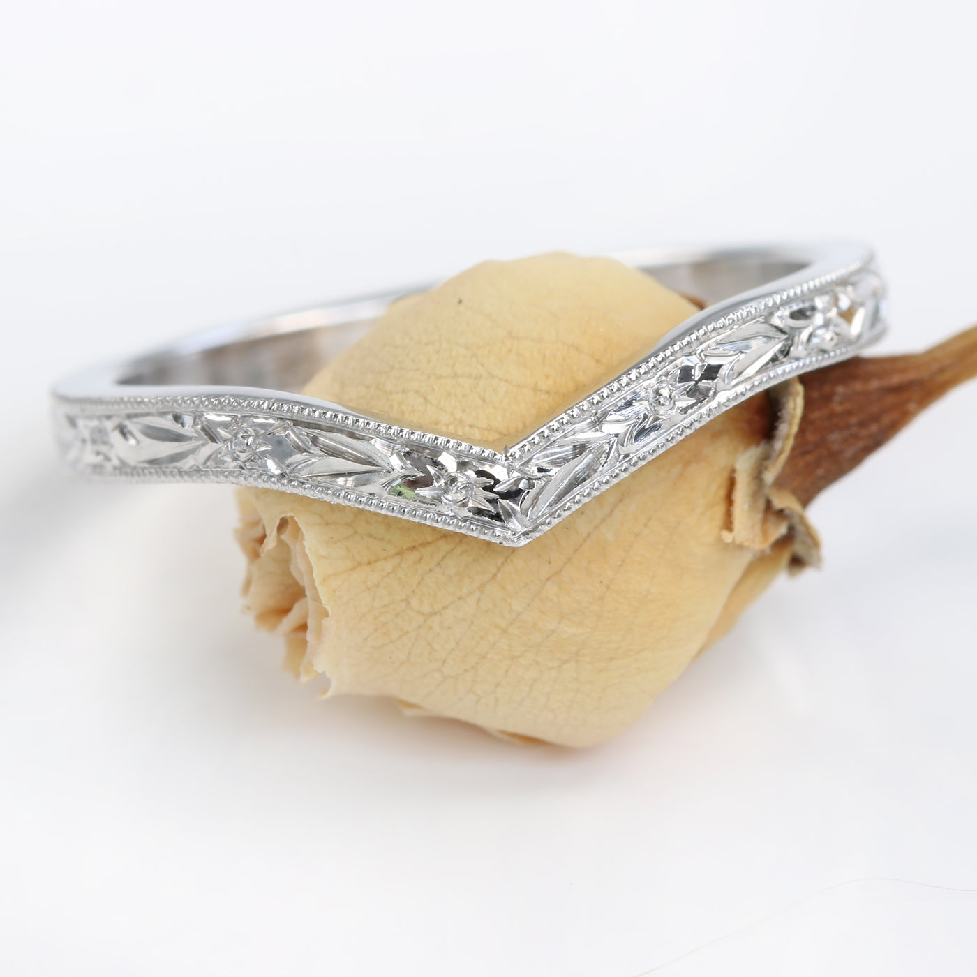 950 Platinum Orange Blossom Engraved Wishbone Wedding Ring