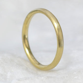 Comfort Fit Wedding Ring, Spun-silk Finish, in 18ct Yellow Gold