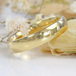 18ct Gold Polished 5mm Comfort Fit (Court) Wedding Ring