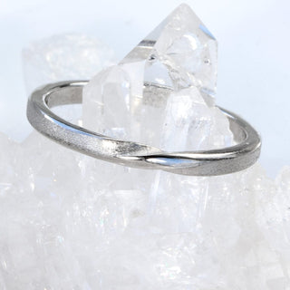 18ct White Gold 2mm Spun Silk Slim Ribbon Twist Wedding Ring