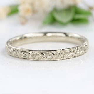 18ct White Gold Orange Blossom Engraved 2.5mm Comfort Fit Court Wedding Ring