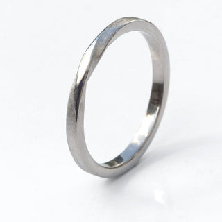 ribbon twist wedding ring