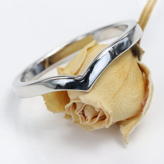 950 Platinum Plain Wishbone Wedding Ring