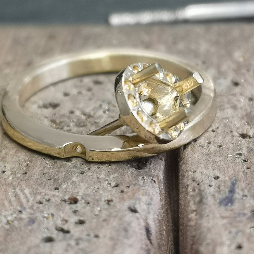 18ct Gold Teal Sapphire & Diamond Halo Ring
