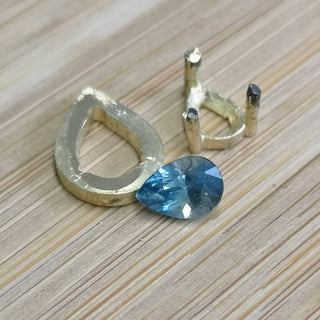 18ct Gold Teal Sapphire & Diamond Halo Ring