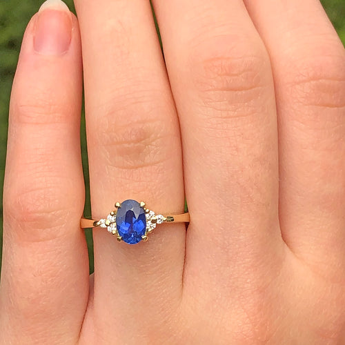 18ct gold ceylon sapphire and diamond ring Clearance