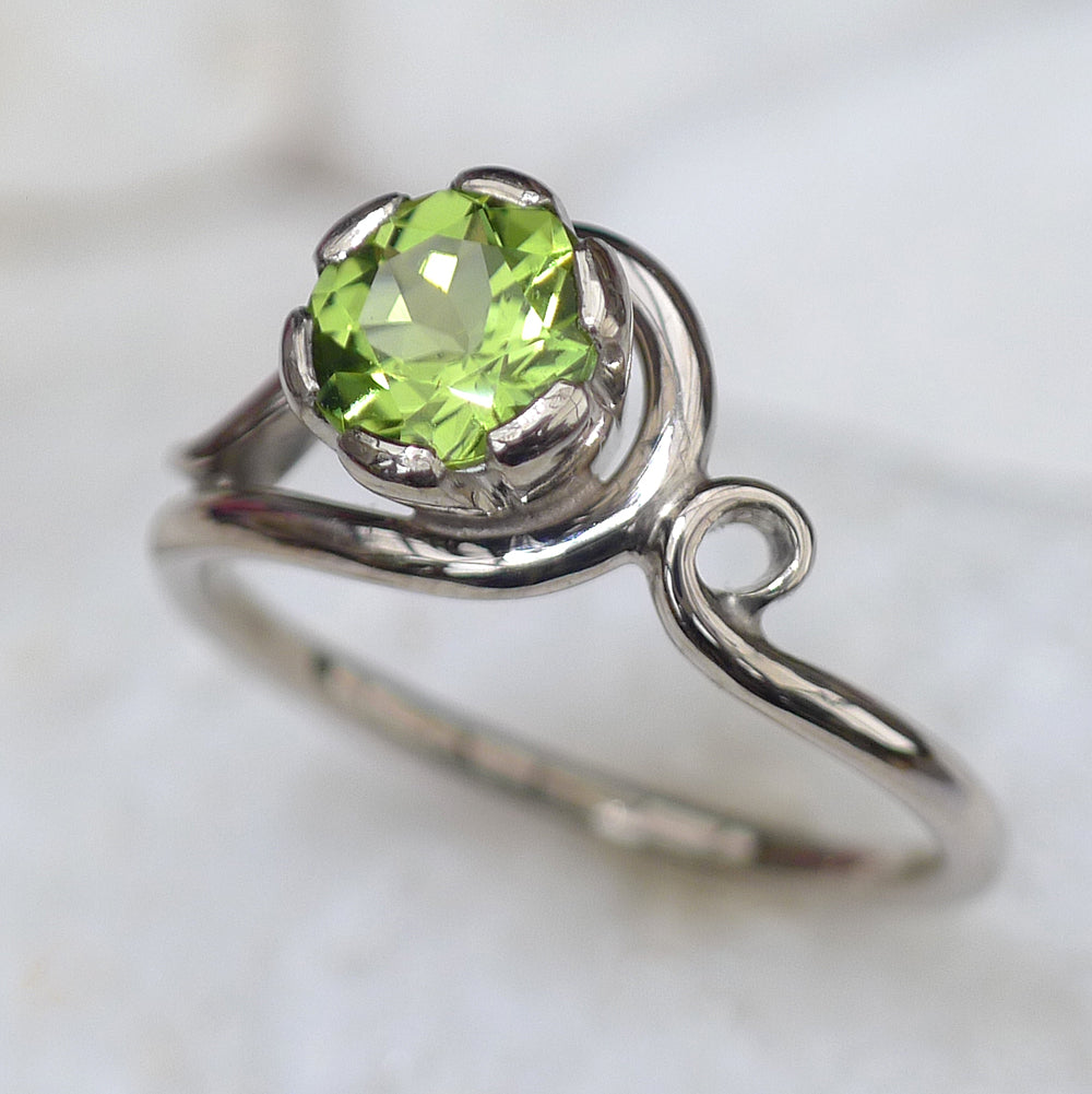 Peridot Ring in 18ct white gold