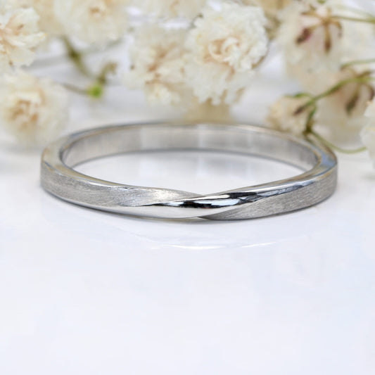 950 Platinum 2mm Spun Silk Slim Ribbon Twist Wedding Ring