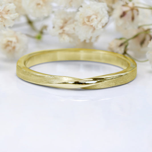 18ct Gold Slim 2mm Spun Silk Ribbon Twist Wedding Ring