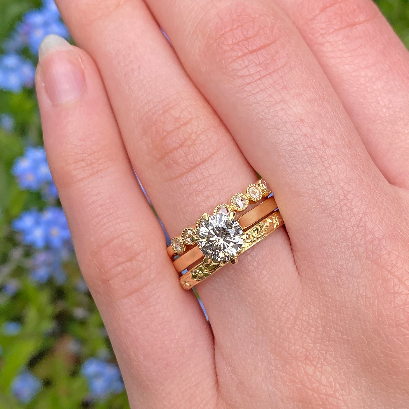 18ct Gold Orange Blossom Engraved 2.5mm Comfort Fit Court Wedding Ring - Size M