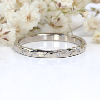 18ct White Gold Slim Hammered Diamond Studded Ring (Size L 1/2)