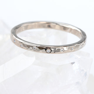 18ct White Gold Slim Hammered Diamond Studded Ring (Size L 1/2)