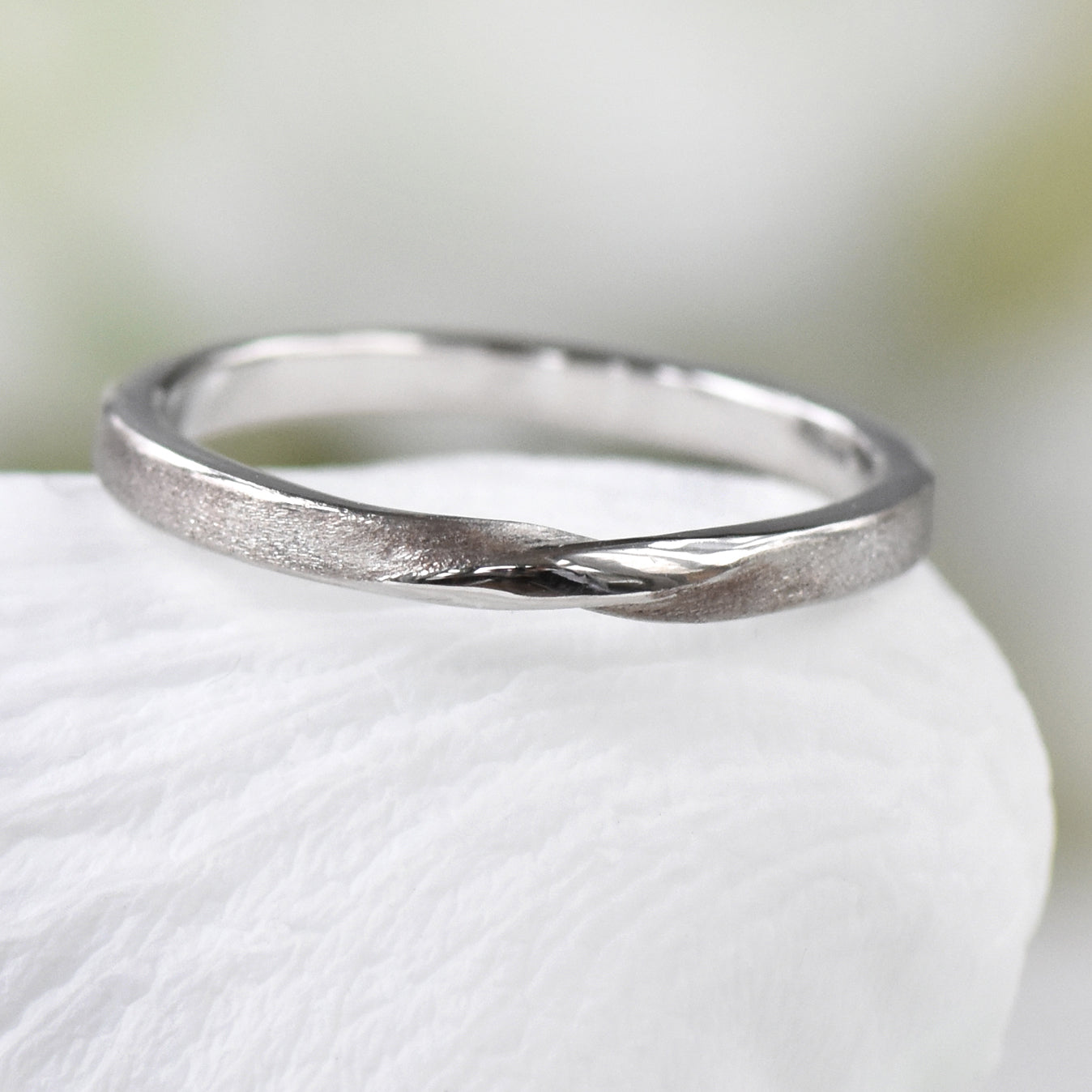 ribbon twist wedding ring