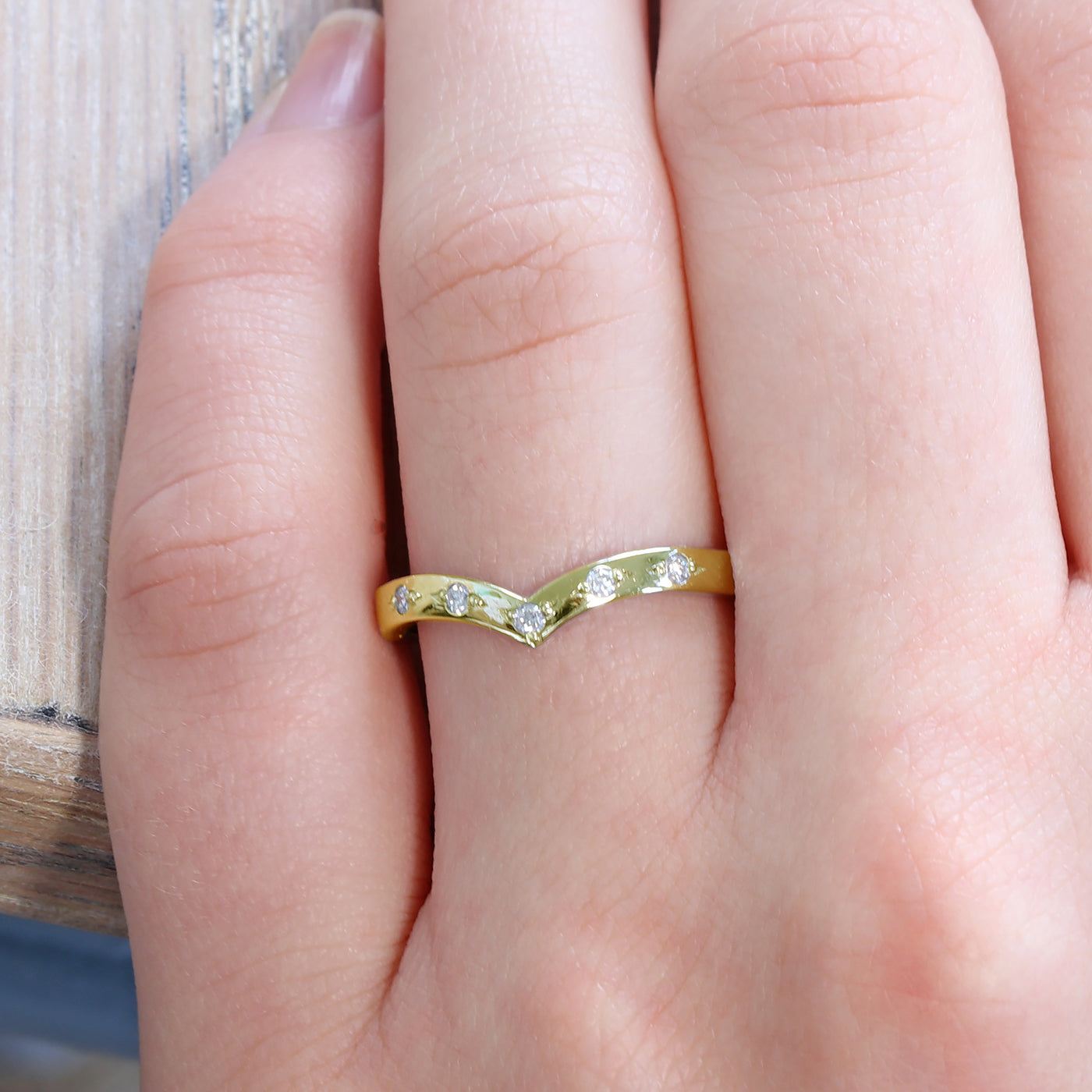 18ct Gold Bead Set Diamond Wishbone Wedding Ring