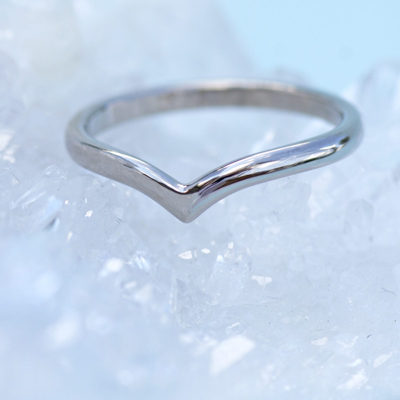 18ct white gold wishbone ring